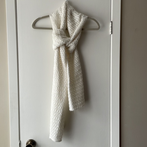 Hat & Scarf combo. - Picture 5 of 5